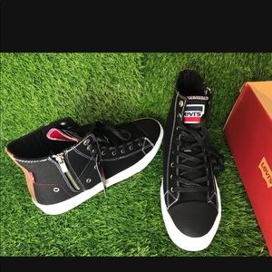 Men’s Levi’s Sneakers size 9 1/2